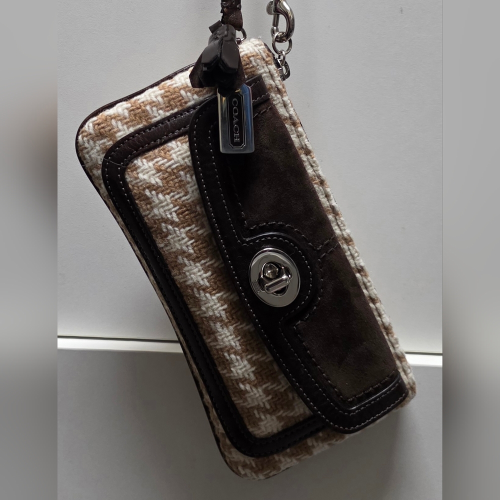 COACH Hamptons Houndstooth Vintage Wristlet EUC